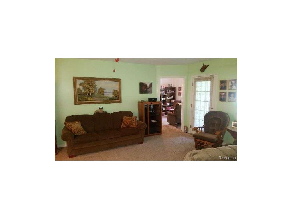 737 W Barrington Cir