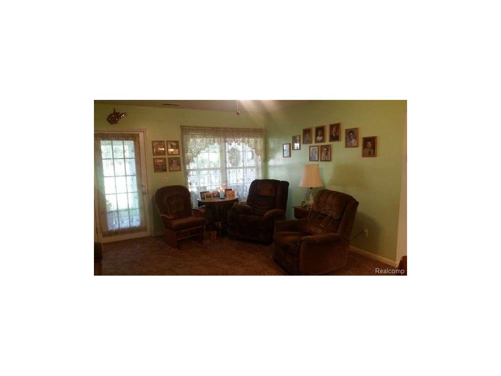 737 W Barrington Cir