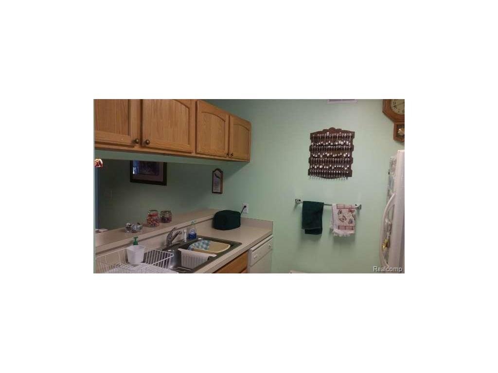 737 W Barrington Cir