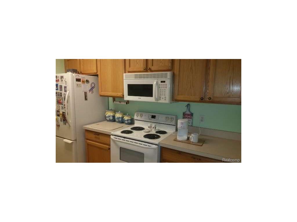 737 W Barrington Cir