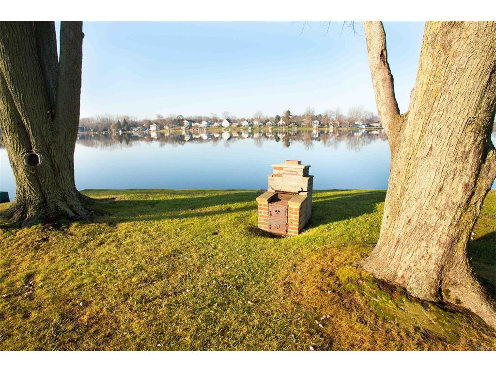 322 Dewey Lake Bch