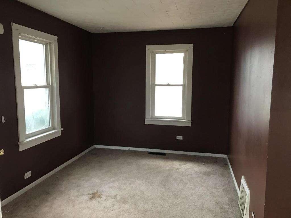 4 E Hallett St