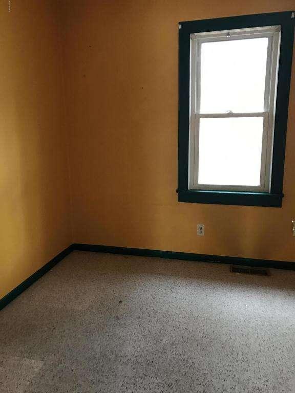 4 E Hallett St