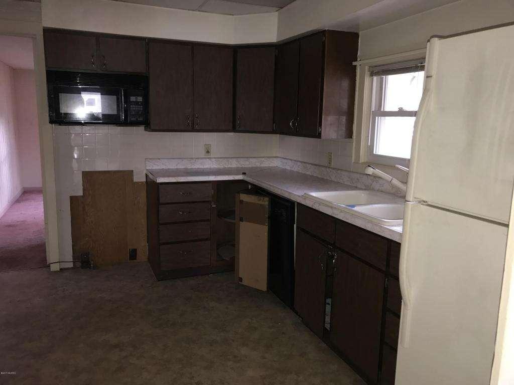 4 E Hallett St