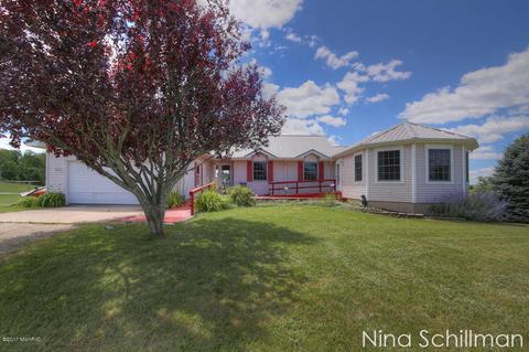 323 Indian Bluffs Ct NE
