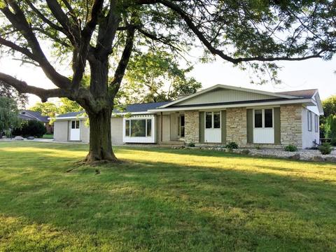 323 Indian Bluffs Ct NE