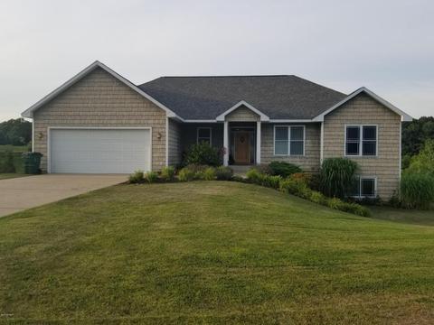 323 Indian Bluffs Ct NE
