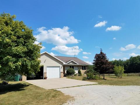 323 Indian Bluffs Ct NE