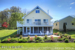 For Sale: 3785 Causeway Dr NE Lowell, MI 49331