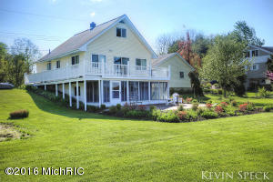For Sale: 3785 Causeway Dr NE Lowell, MI 49331