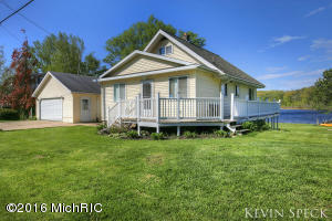 For Sale: 3785 Causeway Dr NE Lowell, MI 49331