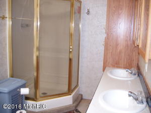 8818 S Mundy Ave, Newaygo MI 49337