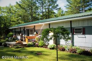 For Sale: 4970 Juniper Rdg Newaygo, MI 49337