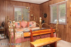 For Sale: 4970 Juniper Rdg Newaygo, MI 49337