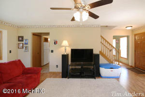 For Sale: 13 Coral Dr NE Rockford, MI 49341