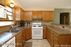 For Sale: 13 Coral Dr NE Rockford, MI 49341