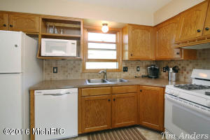 For Sale: 13 Coral Dr NE Rockford, MI 49341