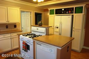 For Sale: 6773 Northland Dr NE Rockford, MI 49341