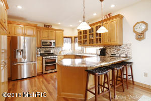 For Sale: 6675 Twin Springs Ct NE Rockford, MI 49341