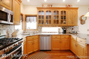 For Sale: 6675 Twin Springs Ct NE Rockford, MI 49341