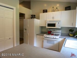 For Sale: 12065 Pine Cone Ct NE Rockford, MI 49341
