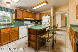 1231 13 Mile Rd NE