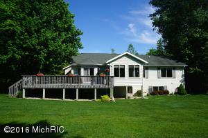 For Sale: 9260 Clubhouse Dr Stanwood, MI 49346