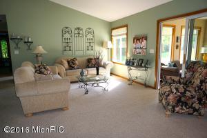 For Sale: 9260 Clubhouse Dr Stanwood, MI 49346
