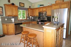 For Sale: 9260 Clubhouse Dr Stanwood, MI 49346