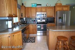 For Sale: 9260 Clubhouse Dr Stanwood, MI 49346