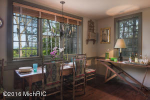 2042 Lake Michigan Dr