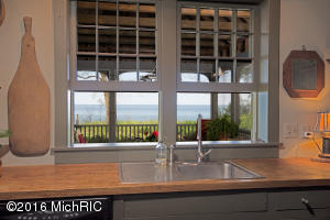 2042 Lake Michigan Dr