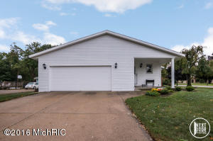 607 Van Raalte Ave