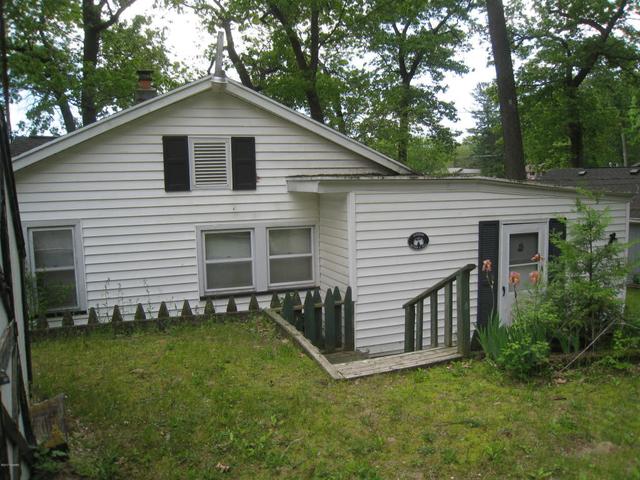 1033 Crystal Lake Rd