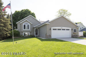 For Sale: 8221 Fairwood Dr Jenison, MI 49428