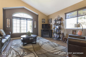 For Sale: 8221 Fairwood Dr Jenison, MI 49428