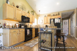 For Sale: 8221 Fairwood Dr Jenison, MI 49428
