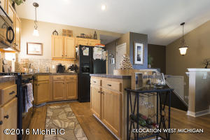 For Sale: 8221 Fairwood Dr Jenison, MI 49428