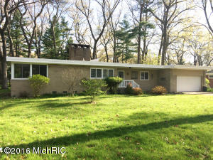 For Sale: 1896 Crestwood Ln Muskegon, MI 49441