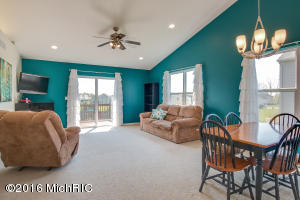 3502 Willowood Dr, Zeeland MI 49464