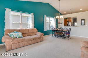3502 Willowood Dr, Zeeland MI 49464