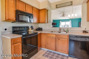 3502 Willowood Dr, Zeeland MI 49464