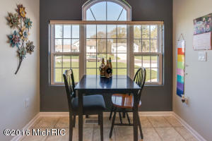 3502 Willowood Dr, Zeeland MI 49464