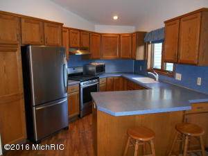 For Sale: 1775 Lakeview Dr Zeeland, MI 49464