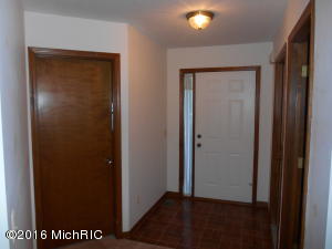 For Sale: 1775 Lakeview Dr Zeeland, MI 49464