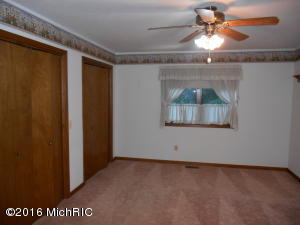 For Sale: 1775 Lakeview Dr Zeeland, MI 49464