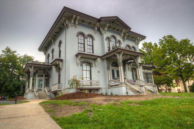 351 Gladstone Dr SE