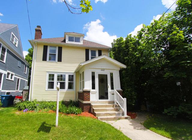 351 Gladstone Dr SE