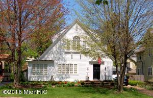 For Sale: 551 Fountain St NE Grand Rapids, MI 49503