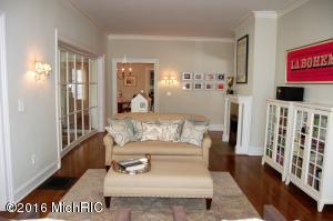 For Sale: 551 Fountain St NE Grand Rapids, MI 49503